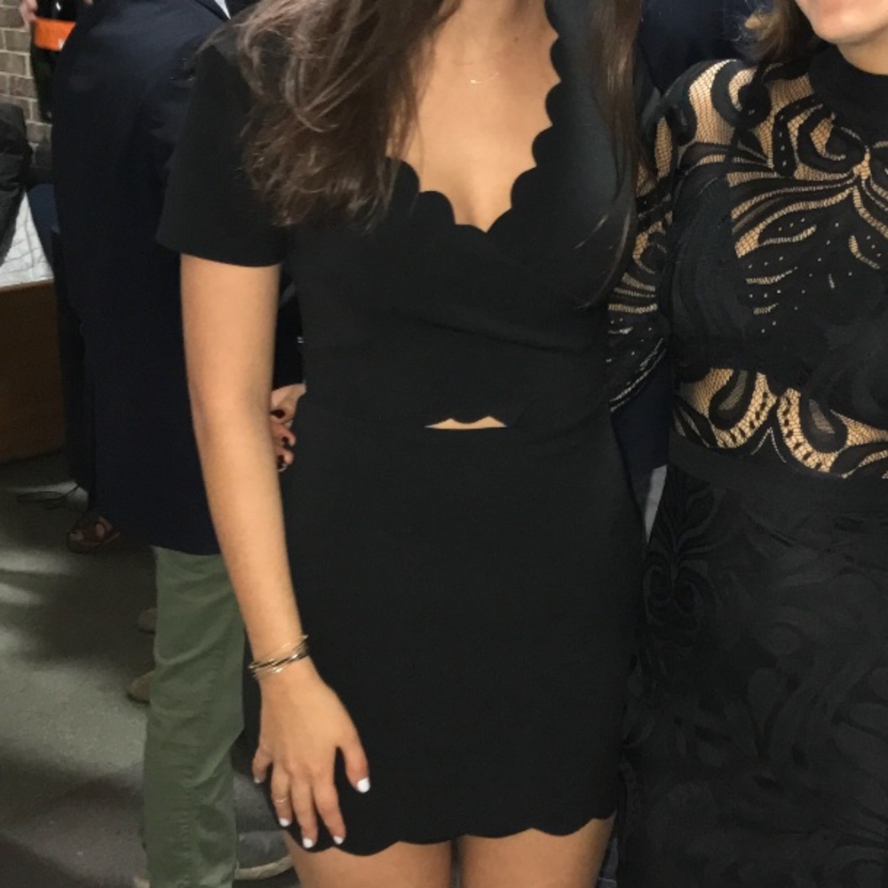 Black body con dress with scallop detail - Picture 4 of 5
